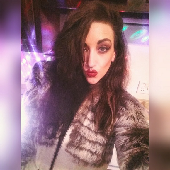 Meet your Posher, Erin - Picture 7 of 8